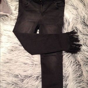 GRUNGE FRAYED FRINGE JEANS
